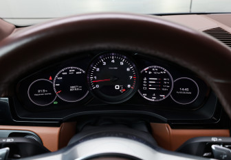 Подержанный автомобиль Porsche Cayenne 2018 года (12 фото)