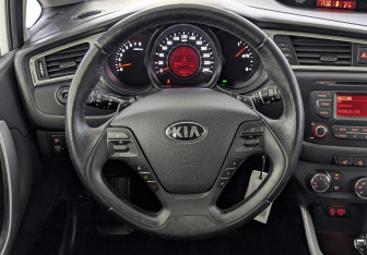 Подержанный автомобиль Kia Ceed Wagon 2018 года (22 фото)