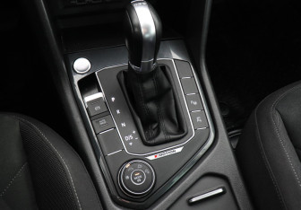 Подержанный автомобиль Volkswagen Tiguan 2017 года (16 фото)