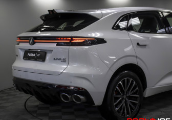 Подержанный автомобиль Changan UNI-K 2023 года (29 фото)