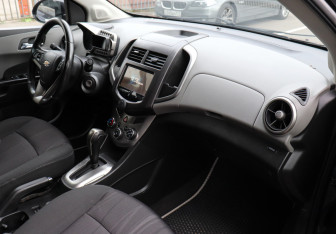 Подержанный автомобиль Chevrolet Aveo Sedan 2014 года (8 фото)