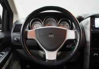 Подержанный автомобиль Dodge Caravan 2010 года (15 фото)
