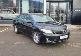 Подержанный автомобиль Toyota Corolla Sedan 2010 года (3 фото)