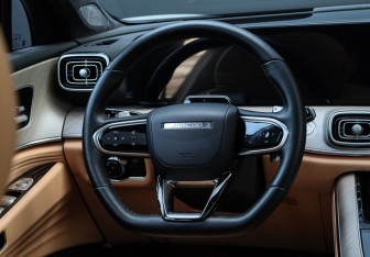 Подержанный автомобиль Jaecoo J8 2024 года (14 фото)