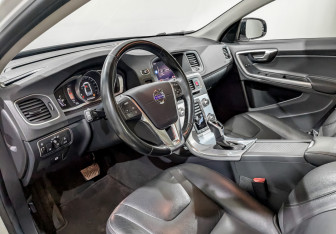 Подержанный автомобиль Volvo S60 Cross Country 2018 года (16 фото)