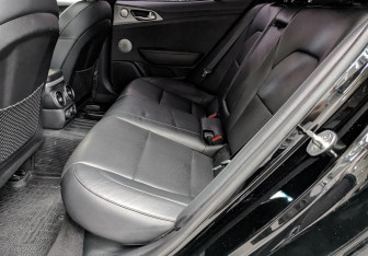 Подержанный автомобиль Kia Stinger 2018 года (12 фото)