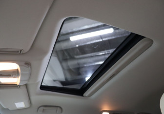 Подержанный автомобиль Infiniti QX80 2015 года (25 фото)