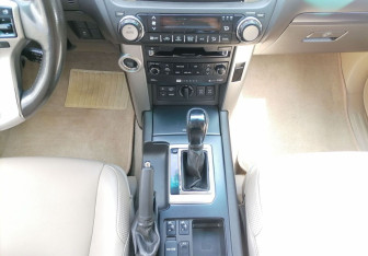 Подержанный автомобиль Toyota Land Cruiser Prado 2010 года (18 фото)