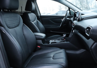 Подержанный автомобиль Hyundai Santa Fe 2019 года (14 фото)