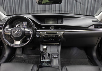 Подержанный автомобиль Lexus ES 2016 года (14 фото)