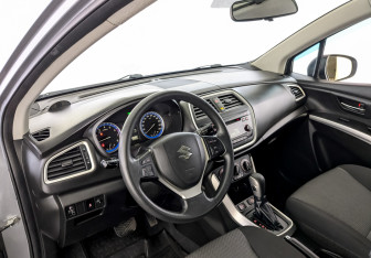 Подержанный автомобиль Suzuki SX4 Hatchback 2013 года (16 фото)