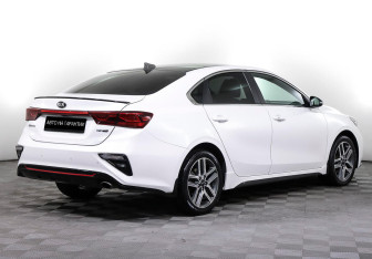 Подержанный автомобиль Kia Cerato Sedan 2019 года (5 фото)