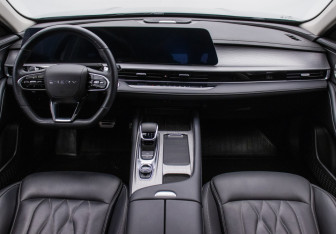 Подержанный автомобиль Chery Arrizo 8 2023 года (13 фото)