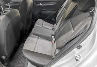 Подержанный автомобиль Kia Rio Hatchback 2021 года (11 фото)