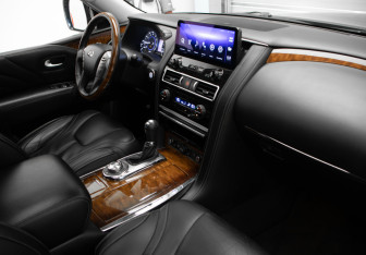 Подержанный автомобиль Infiniti QX80 2017 года (29 фото)