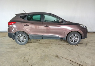 Подержанный автомобиль Hyundai ix35 2014 года (8 фото)