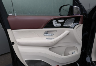 Подержанный автомобиль Mercedes-Benz Maybach GLS 2023 года (28 фото)