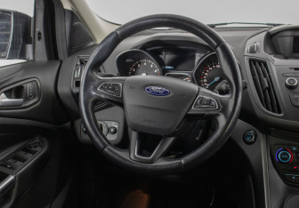 Подержанный автомобиль Ford Kuga 2018 года (15 фото)