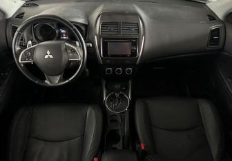 Подержанный автомобиль Mitsubishi ASX 2013 года (9 фото)