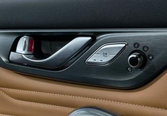 Подержанный автомобиль Changan CS95 2023 года (19 фото)