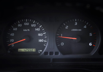 Подержанный автомобиль Toyota Land Cruiser Suv 2001 года (15 фото)
