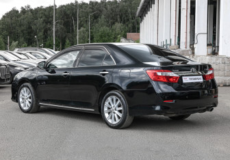 Подержанный автомобиль Toyota Camry Sedan 2012 года (7 фото)