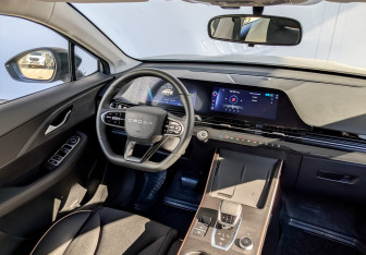 Подержанный автомобиль Omoda C5 2024 года (27 фото)