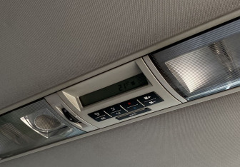 Подержанный автомобиль Volkswagen Caravelle 2009 года (22 фото)