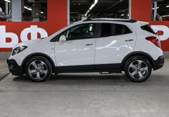 Подержанный автомобиль Opel Mokka 2013 года (8 фото)