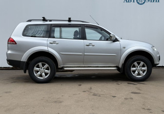 Подержанный автомобиль Mitsubishi Pajero Sport 2014 года (4 фото)