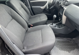 Подержанный автомобиль Nissan Terrano 2015 года (9 фото)