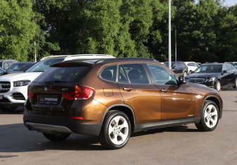 Подержанный автомобиль BMW X1 2013 года (5 фото)