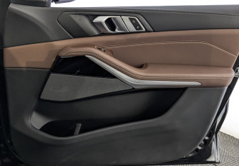 Подержанный автомобиль BMW X5 2020 года (25 фото)
