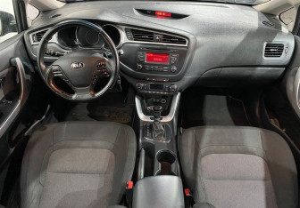 Подержанный автомобиль Kia Ceed Hatchback 2017 года (11 фото)