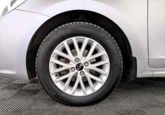 Подержанный автомобиль Kia Rio Sedan 2018 года (18 фото)