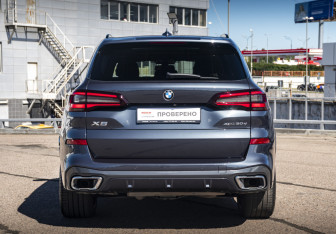 Подержанный автомобиль BMW X5 2022 года (6 фото)