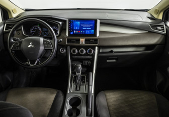 Подержанный автомобиль Mitsubishi Xpander 2022 года (12 фото)