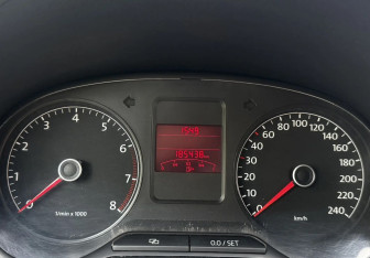 Подержанный автомобиль Volkswagen Polo Sedan 2012 года (12 фото)