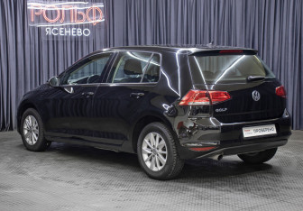 Подержанный автомобиль Volkswagen Golf Hatchback 2016 года (7 фото)