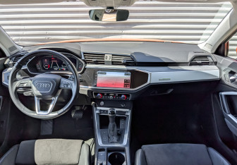 Подержанный автомобиль Audi Q3 2018 года (14 фото)