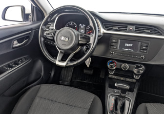 Подержанный автомобиль Kia Rio Hatchback 2021 года (24 фото)