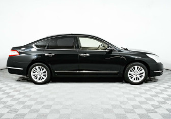 Подержанный автомобиль Nissan Teana 2012 года (4 фото)