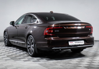 Подержанный автомобиль Volvo S90 2021 года (7 фото)
