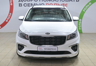 Подержанный автомобиль Kia Carnival 2019 года (2 фото)