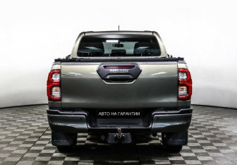 Подержанный автомобиль Toyota Hilux 2021 года (6 фото)