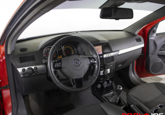 Подержанный автомобиль Opel Astra Hatchback 2008 года (15 фото)