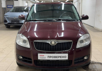 Подержанный автомобиль Skoda Fabia Hatchback 2009 года (2 фото)
