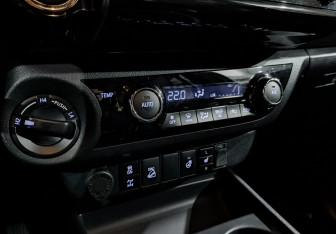Подержанный автомобиль Toyota Hilux 2020 года (21 фото)