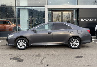 Подержанный автомобиль Toyota Camry Sedan 2012 года (8 фото)