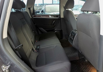 Подержанный автомобиль Volkswagen Touareg 2011 года (22 фото)